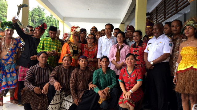 Jokowi dan Ibu Negara tiba di Raja Ampat. (Foto: Yudhistira Amran/kumparan)