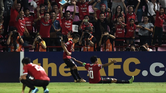 Selebrasi gol jagoan Muangthong United. (Foto: LILLIAN SUWANRUMPHA / AFP)