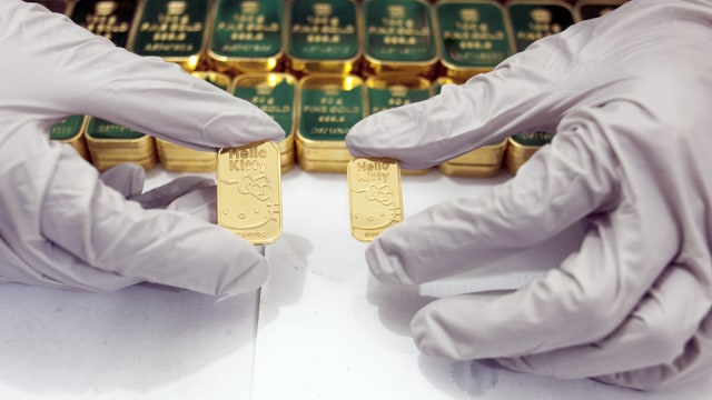 Produk emas Hello Kitty Antam (Foto: Antara/Muhammad Adimaja)
