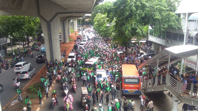 Kecelakaan metro mini di kawasan Keb.Lama (Foto: Dok. Ato)