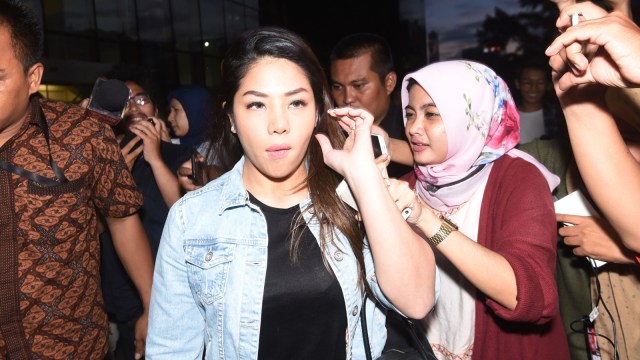 Dwina Michaella, anak Setya Novanto di KPK (Foto: Antara/Akbar Nugroho Gumay)