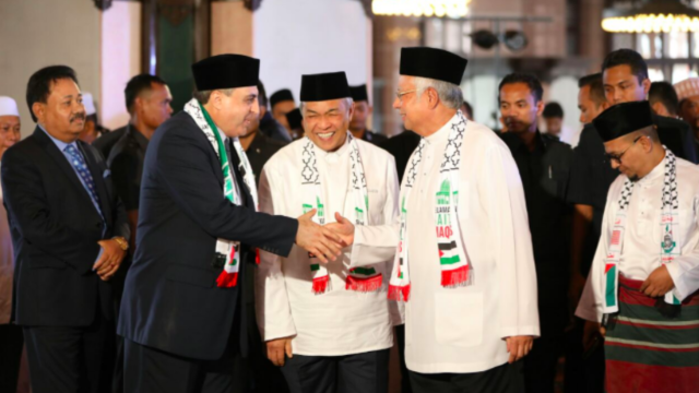 PM dan Wakil PM Malaysia mendukung Palestina (Foto: Twitter @NajibRazak)
