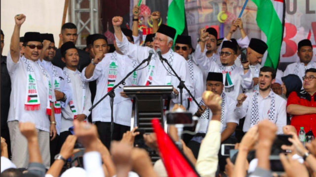 PM dan Wakil PM Malaysia mendukung Palestina (Foto: Twitter @NajibRazak)