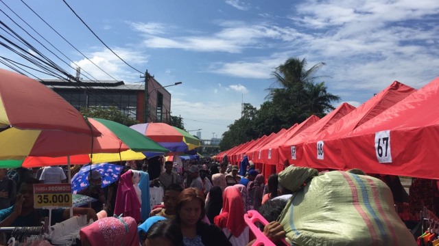 Hari kedua berjualan di Lapak Tenda PKL (Foto: Soejono Saragih/kumparan)