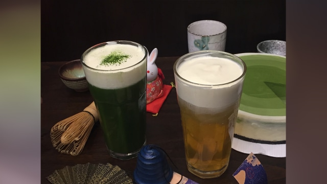Matcha cheese milk, white peach oolong cheese milk (Foto: Kartika Pamujiningtyas/kumparan)