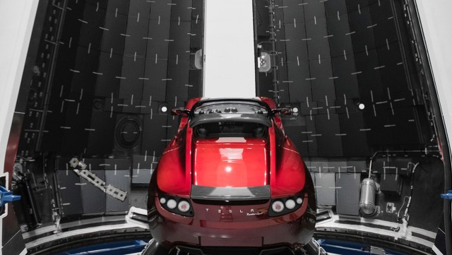 Mobil Tesla Roadster siap diluncurkan. (Foto: Elon Musk/Instagram)