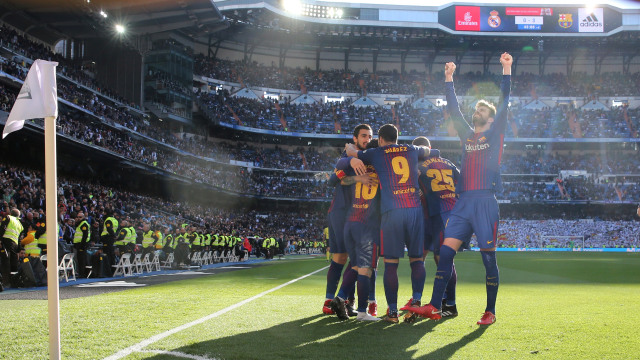 Selebrasi pemain Barcelona di sudut Bernabeu. Foto: REUTERS/Sergio Perez