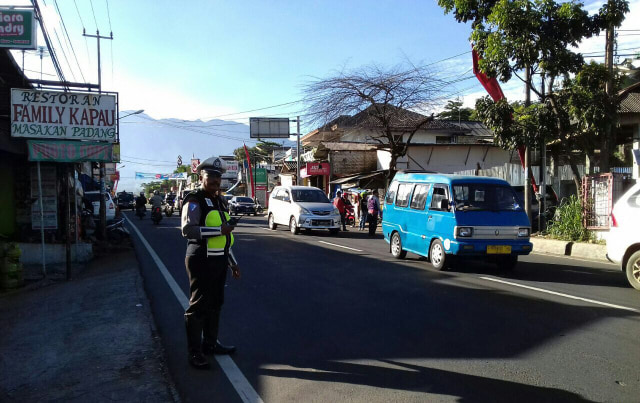 Pengaturan lalu lintas di Puncak (Foto: Dok. Polres Bogor)