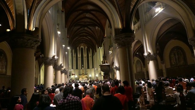 Ibadah Misa Natal di Gereja Katedral. (Foto: Helmi Afandi/kumparan)