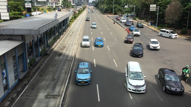 Jalan Sudirman-Bundaran HI Pagi ini (Foto: Rafyq Alkandy Ahmad Panjaitan/kumparan Photographer)