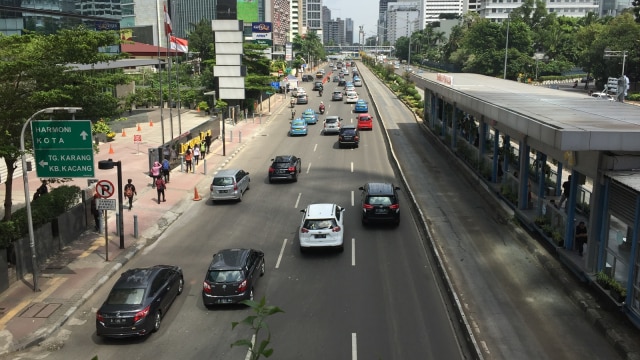 Jalan Sudirman-Bundaran HI pagi ini (Foto: Rafyq Alkandy Ahmad Panjaitan/kumparan Photographer)