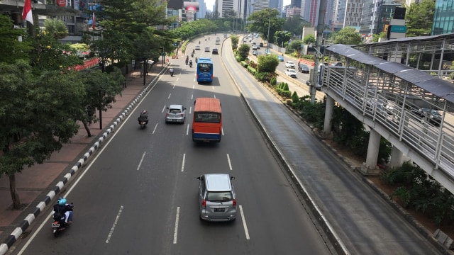 Jalan Sudirman-Bundaran HI pagi ini (Foto: Rafyq Alkandy Ahmad Panjaitan/kumparan Photographer)