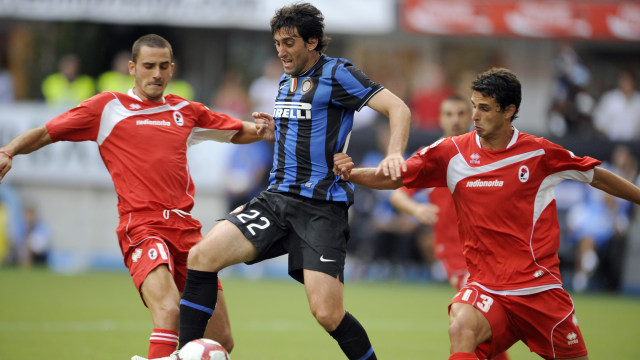 Bonucci, Diego Milito, dan Andrea Ranocchia. (Foto: AFP/Damien Meyer)