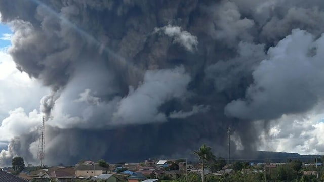 Erupsi Gunung Sinabung. (Foto: dok. BNPB)