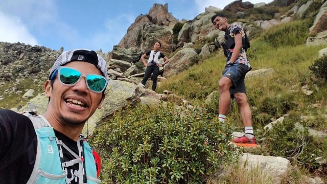 Ngaprak anggota Bandung Explorer di Prancis. (Foto: Instagram @bdg_explorer)