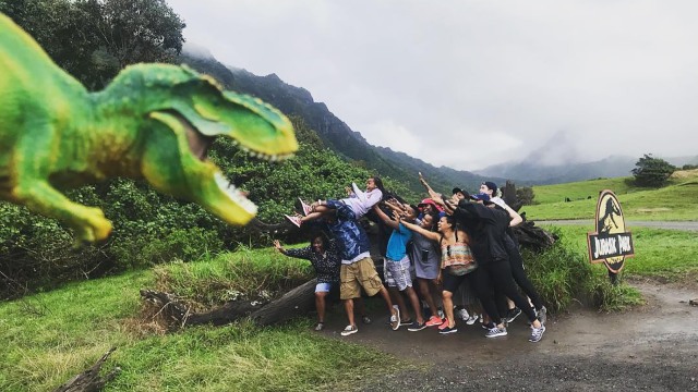 Wisatawan di Kualoa, lokasi syuting Jurassic Park. (Foto: Instagram @duble_mo)