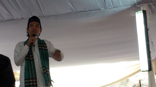 Ustaz Somad memberikan ceramah Sunah dalam Islam (Foto: Fachrul Irwinsyah/kumparan)