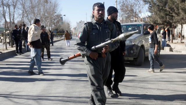 Ledakan bom di Afghanistan. (Foto: Reuters/Omar Sobhani)