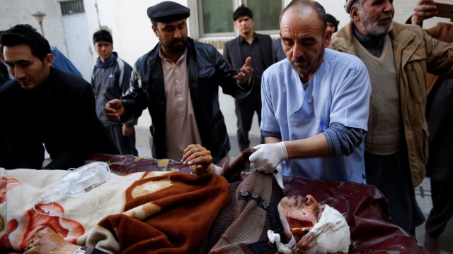 Ledakan bom di Afghanistan. (Foto: Reuters/Mohammad Ismail)