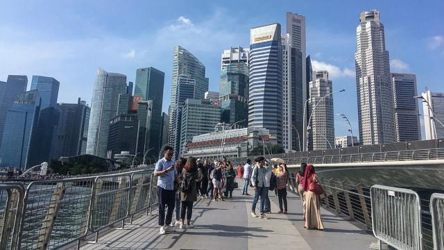 Pejalan kaki di Singapura. (Foto: Instagram @lennybelly)