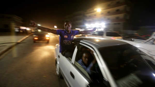 Pendukung George Weah (Foto: REUTERS/Thierry Gouegnon)