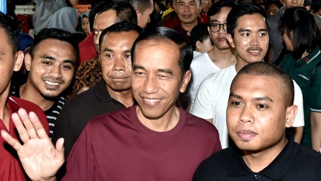 Jokowi dan keluarga jalan-jalan di Malioboro. (Foto: Dok. Biro Pers Setpres)