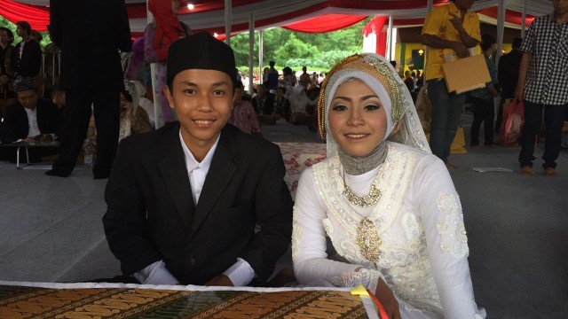 Andre dan Tuti, peserta nikah massal (Foto: Rafyq Panjaitan/kumparan)