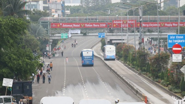 Petugas lalu lintas di kawasan Bundaran HI (Foto: Helmi Afandi/kumparan)