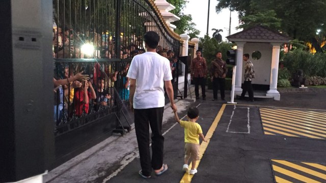 Presiden Joko Widodo ajak cucu jalan-jalan (Foto: Yudhistira Amran/kumparan)