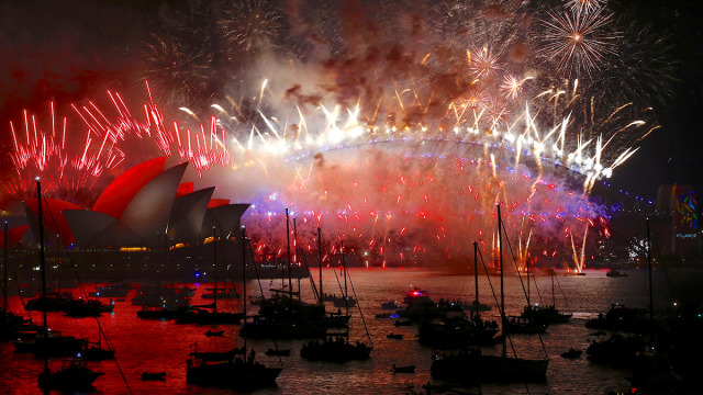 Kembang api pada malam tahun baru di Australia (Foto: Reuters/David Gray)