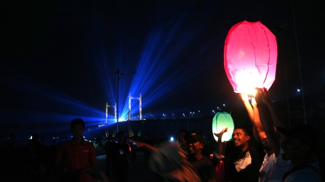 Perayaan tahun baru di Ambon (Foto: ANTARA FOTO/izaac mulyawan)