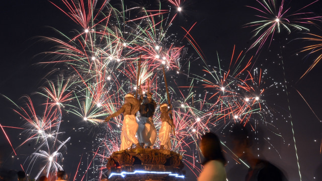 Perayaan tahun baru di Denpasar (Foto:  ANTARA FOTO/Wira Suryantala)