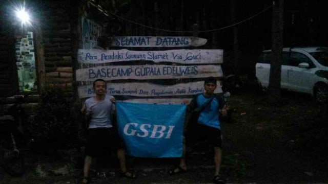 Sambut Tahun Baru,Buruh GSBI PT.KFN Jejaki Alam Gunung Slamet (1)