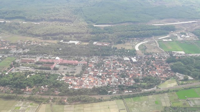 Lalin di daerah Jateng terpantau cukup lengang. (Foto: Fadjar Hadi/kumparan)