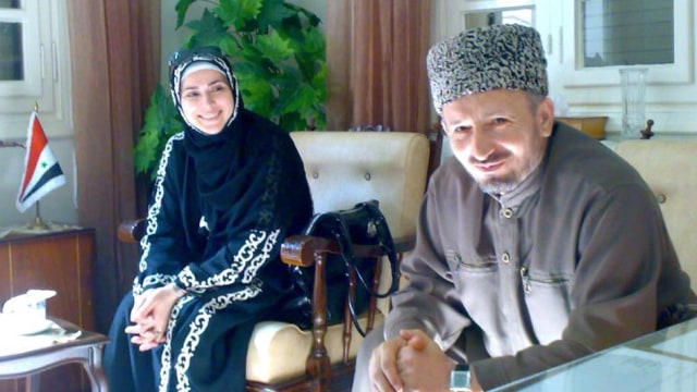 Aina Gamzatova dan Akhmad Abdulaev. (Foto: Facebook page Aina Gamzatova.)
