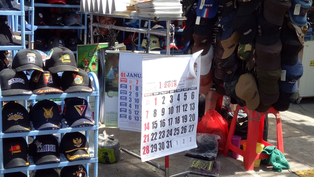 Penjual kalender di Matraman (Foto: Resya Firmansyah/kumparan)