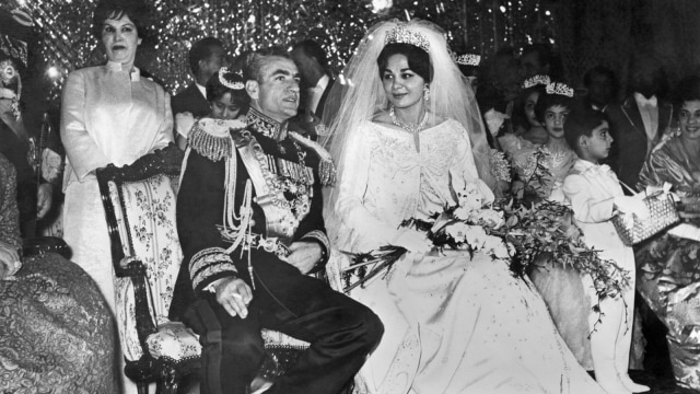 Mohammed Reza Pahlavi dan Farah Diba. Foto: AFP