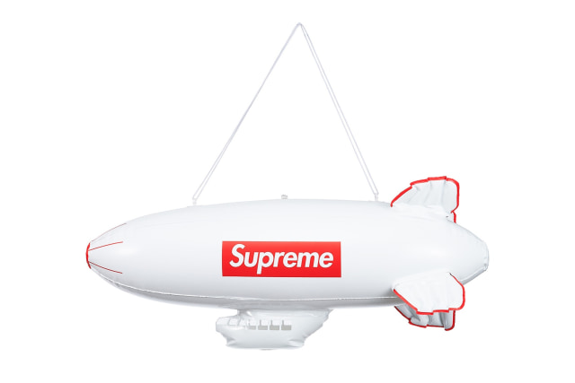 Balon Kapal Udara Supreme (Foto: Dok. Highsnobiety)