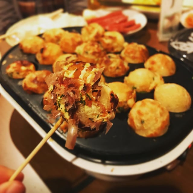 Takoyaki, makanan yang menjadi ikon Osaka (Foto: Instagram/@maru.wishfish)