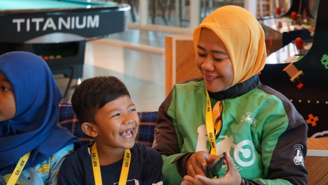 Siti Qomariyah, driver GO JEK dan anaknya Alfatih