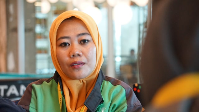 Siti Qomariyah, driver GO JEK. (Foto: Puti Cinintya Arie Safitri/kumparan)