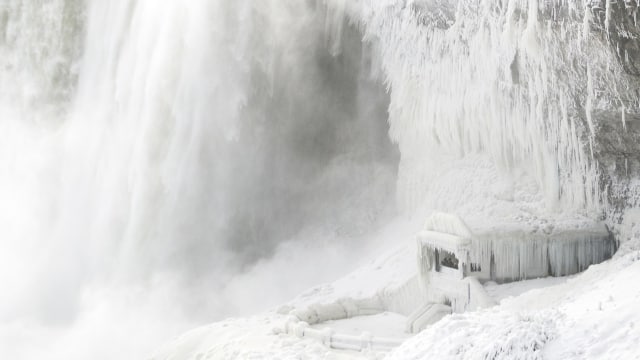Niagara membeku (Foto: AFP/Geoff Robins)