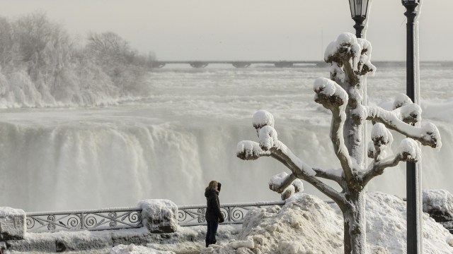 Niagara membeku (Foto: AFP/Geoff Robins)