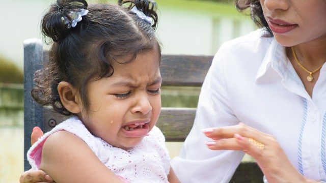 Anda tidak nyaman melihat anak menangis. (Foto: thinkstock)