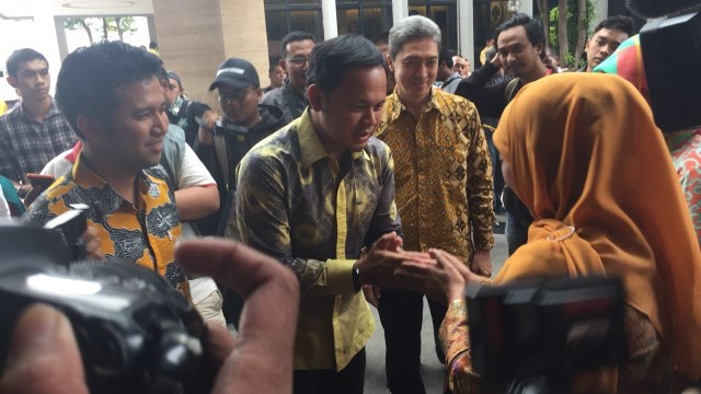 Khofifah dan Bima Arya, cawagub di DPP Golkar (Foto: Mirsan/kumparan)