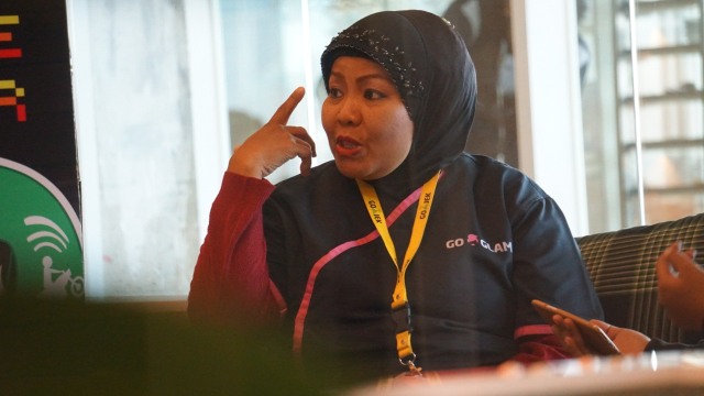 Nurlaela, talent GOGLAM di kantor GOJEK (Foto: Puti Cinintya Arie Safitri/kumparan)