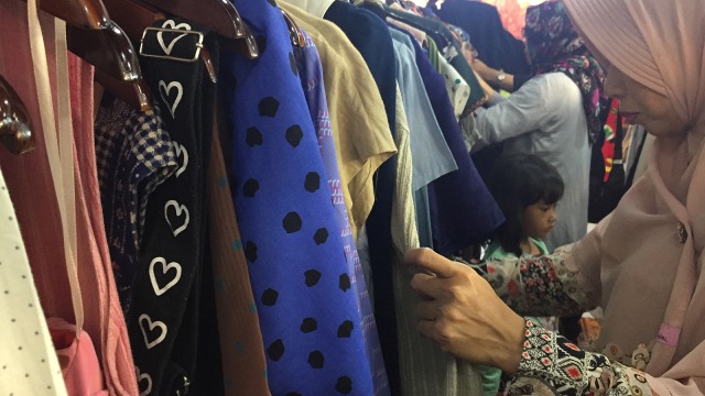 Penjualan Baju Bekas di Mall Kalibata (Foto: Selfy Sandra Momongan/kumparan)