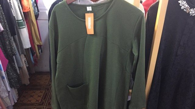 Label Pada Baju Bekas di Plaza Kalibata (Foto: Selfy Sandra/kumparan)