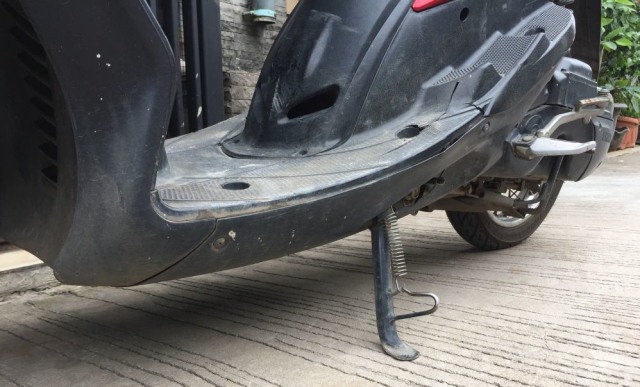 Nyalakan Motor Matik, Jangan Lupa Angkat Standar Samping Dulu (67696)