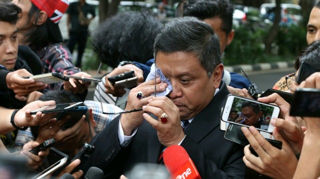 Hasto Kristiyanto menangis (Foto: Helmi Afandi/kumparan)